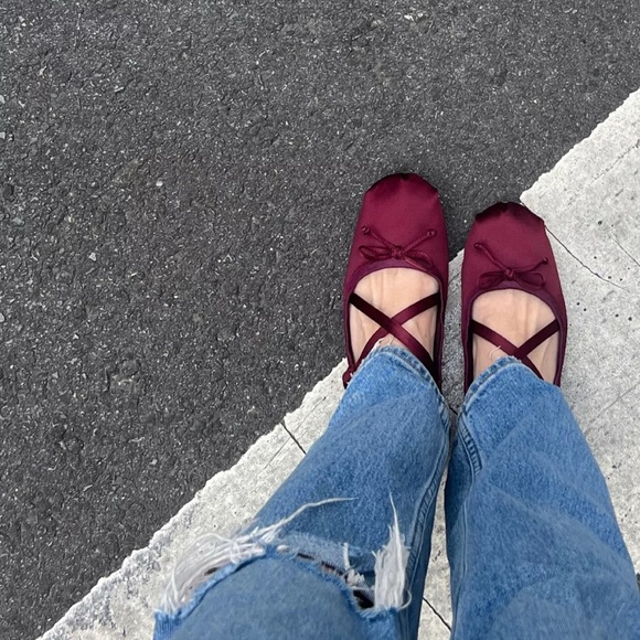 Circus by Sam Edelman Red Flats with Criss-Cross Ribbon Ties - Picture 2 of 6